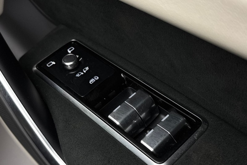 2023 (23) JAGUAR F-PACE 5.0 V8 550 SVR 5dr Auto AWD 4993440