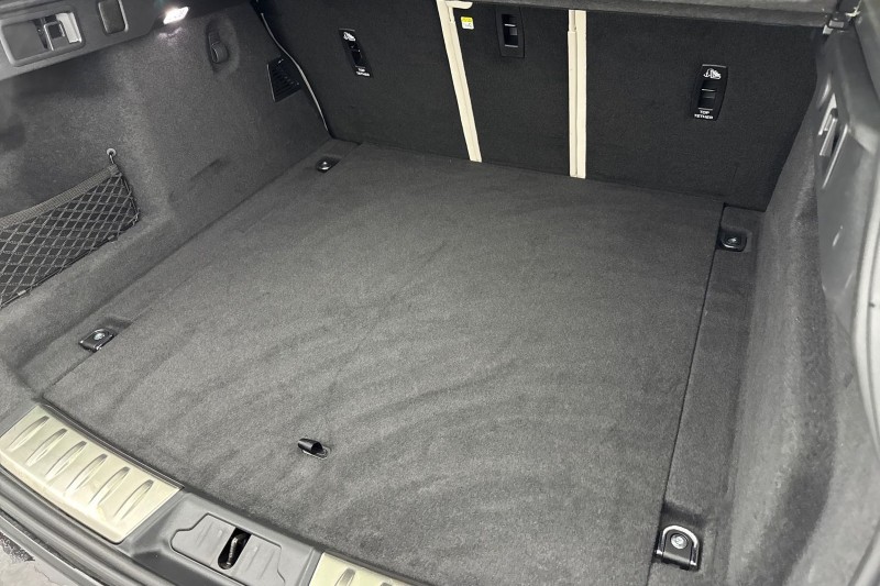 2023 (23) JAGUAR F-PACE 5.0 V8 550 SVR 5dr Auto AWD 4993453