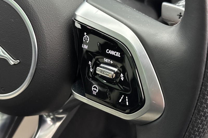 2023 (23) JAGUAR F-PACE 5.0 V8 550 SVR 5dr Auto AWD 4993445