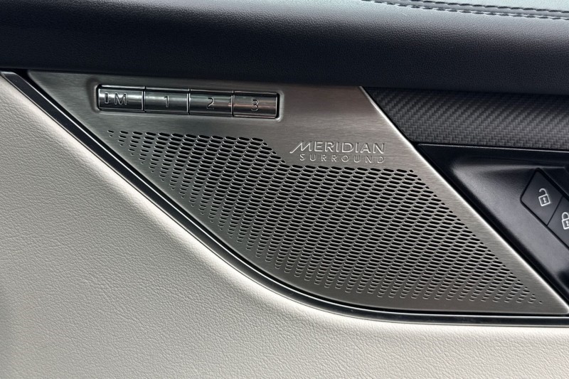 2023 (23) JAGUAR F-PACE 5.0 V8 550 SVR 5dr Auto AWD 4993467