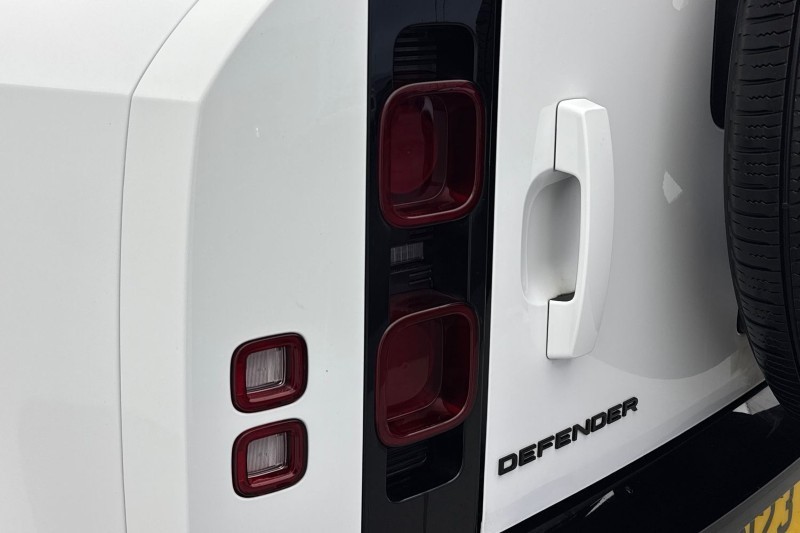 2023 (23) LAND ROVER DEFENDER 3.0 D250 X-Dynamic HSE 110 5dr Auto [7 Seat] 5019365