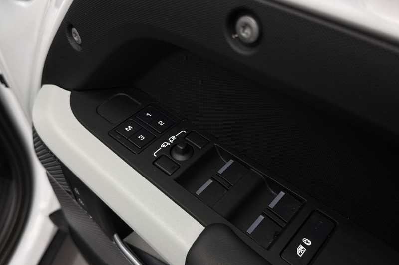 2023 (23) LAND ROVER DEFENDER 3.0 D250 X-Dynamic HSE 110 5dr Auto [7 Seat] 5019369