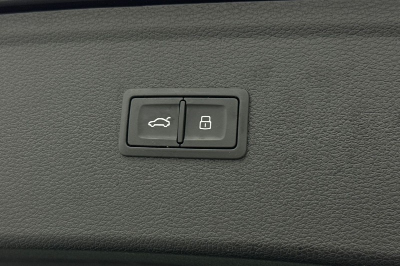 2023 (72) AUDI Q5 40 TDI Quattro S Line 5dr S Tronic 5028271