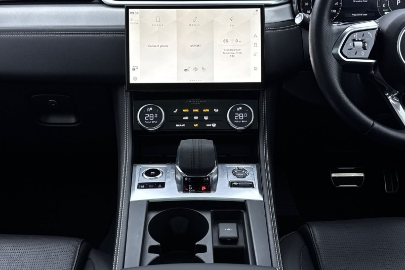 2023 (72) JAGUAR F-PACE 2.0 P400e R-Dynamic SE 5dr Auto AWD 5033125