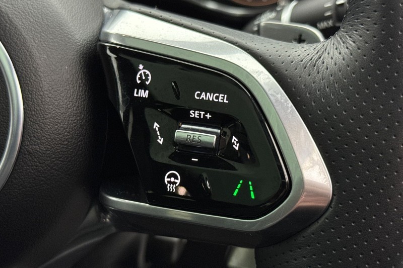 2023 (72) JAGUAR F-PACE 2.0 P400e R-Dynamic SE 5dr Auto AWD 5033139