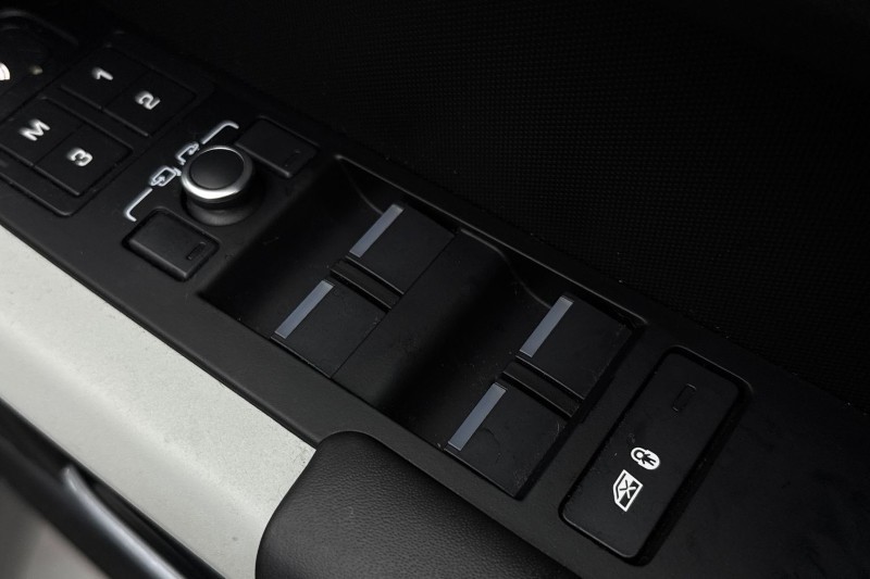 2021 (21) LAND ROVER DEFENDER 3.0 D250 X-Dynamic HSE 110 5dr Auto [7 Seat] 5035845