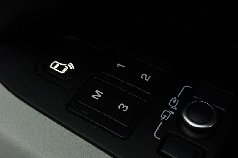 2021 (21) LAND ROVER DEFENDER 3.0 D250 X-Dynamic HSE 110 5dr Auto [7 Seat] 5035870