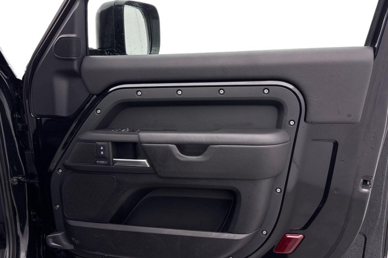 2024 (74) LAND ROVER DEFENDER 3.0 D250 X-Dynamic HSE 90 3dr Auto 5030275