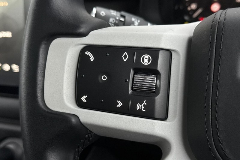 2024 (74) LAND ROVER DEFENDER 3.0 D250 X-Dynamic HSE 90 3dr Auto 5030280