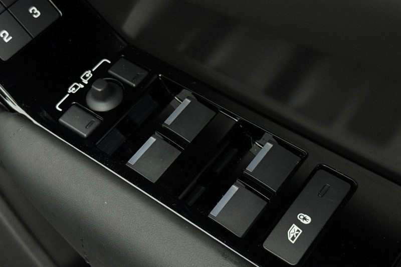 2024 (24) LAND ROVER RANGE ROVER VELAR 2.0 D200 MHEV Dynamic HSE 5dr Auto 5030724