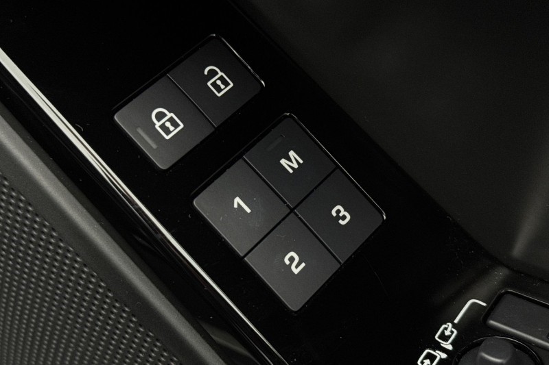 2024 (24) LAND ROVER RANGE ROVER VELAR 2.0 D200 MHEV Dynamic HSE 5dr Auto 5030751