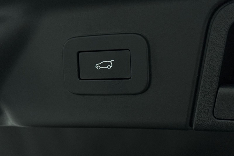 2024 (24) LAND ROVER RANGE ROVER VELAR 2.0 D200 MHEV Dynamic HSE 5dr Auto 5030739