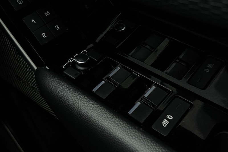 2018 (68) LAND ROVER RANGE ROVER VELAR 3.0 D300 R-Dynamic SE 5dr Auto 5105764