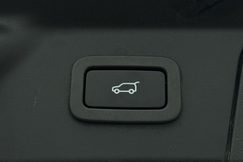 2018 (68) LAND ROVER RANGE ROVER VELAR 3.0 D300 R-Dynamic SE 5dr Auto 5105778