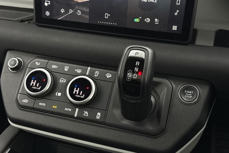 2022 (72) LAND ROVER DEFENDER 3.0 D300 X-Dynamic SE 110 5dr Auto 5048483