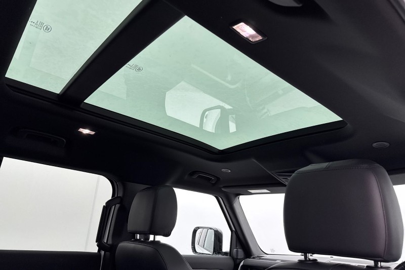 2022 (72) LAND ROVER DEFENDER 3.0 D300 X-Dynamic SE 110 5dr Auto 5048491