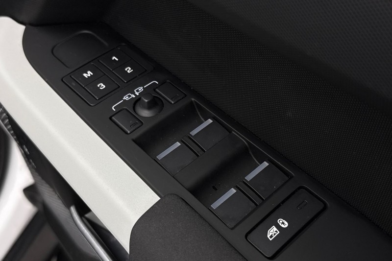 2022 (72) LAND ROVER DEFENDER 3.0 D300 X-Dynamic SE 110 5dr Auto 5048493