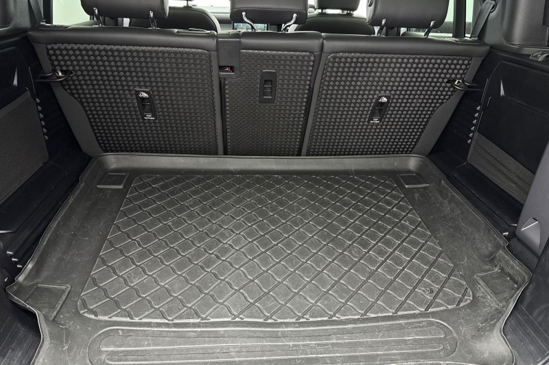 2022 (72) LAND ROVER DEFENDER 3.0 D300 X-Dynamic SE 110 5dr Auto 5048480