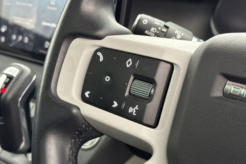 2022 (72) LAND ROVER DEFENDER 3.0 D300 X-Dynamic SE 110 5dr Auto 5048497