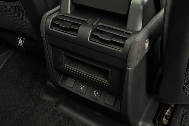 2022 (72) LAND ROVER DEFENDER 3.0 D300 X-Dynamic SE 110 5dr Auto 5048488