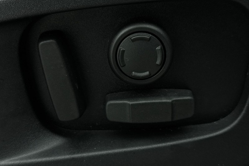 2022 (72) LAND ROVER DEFENDER 3.0 D300 X-Dynamic SE 110 5dr Auto 5048494