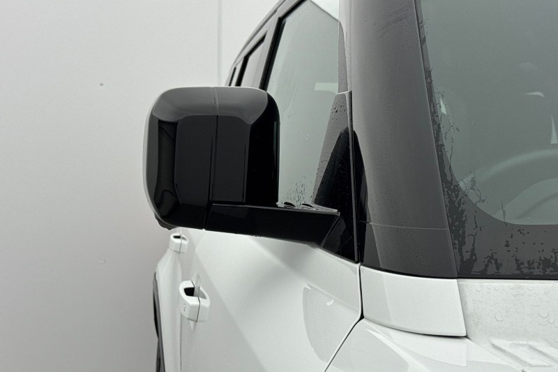 2022 (72) LAND ROVER DEFENDER 3.0 D300 X-Dynamic SE 110 5dr Auto 5048517