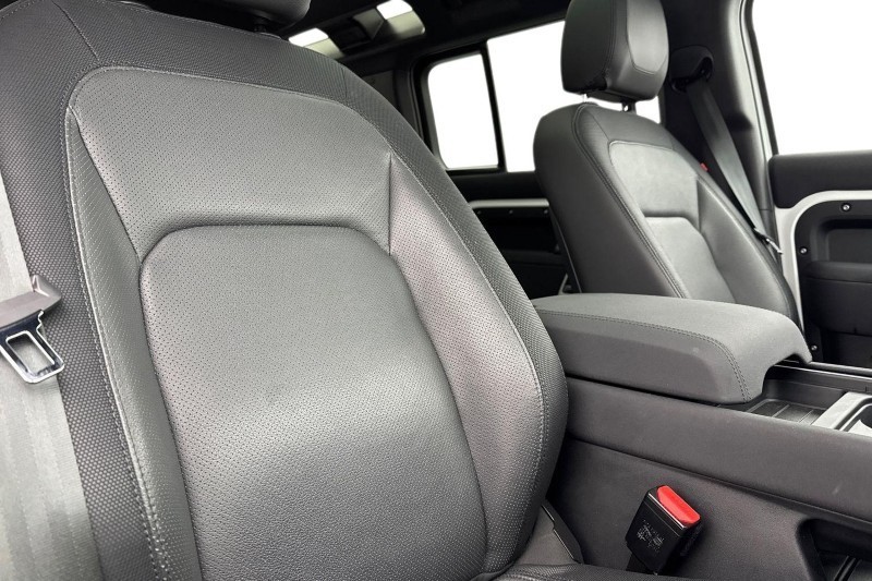 2022 (72) LAND ROVER DEFENDER 3.0 D300 X-Dynamic SE 110 5dr Auto 5048496