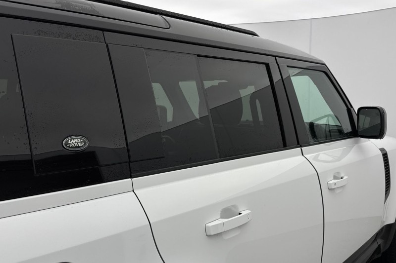 2022 (72) LAND ROVER DEFENDER 3.0 D300 X-Dynamic SE 110 5dr Auto 5048518