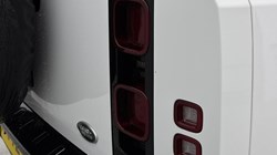 2022 (72) LAND ROVER DEFENDER 3.0 D300 X-Dynamic SE 110 5dr Auto 5048514