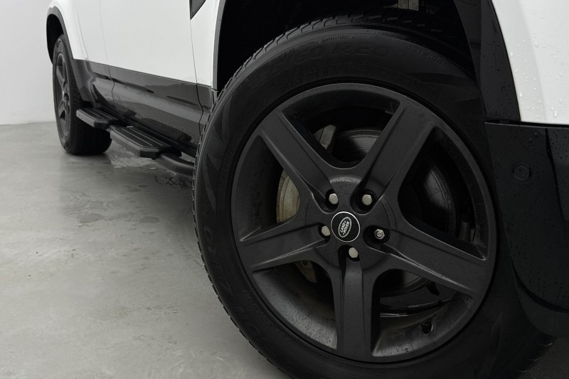 2022 (72) LAND ROVER DEFENDER 3.0 D300 X-Dynamic SE 110 5dr Auto 5048511