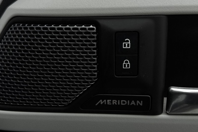 2022 (72) LAND ROVER DEFENDER 3.0 D300 X-Dynamic SE 110 5dr Auto 5048519