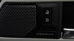 2022 (72) LAND ROVER DEFENDER 3.0 D300 X-Dynamic SE 110 5dr Auto 5048519