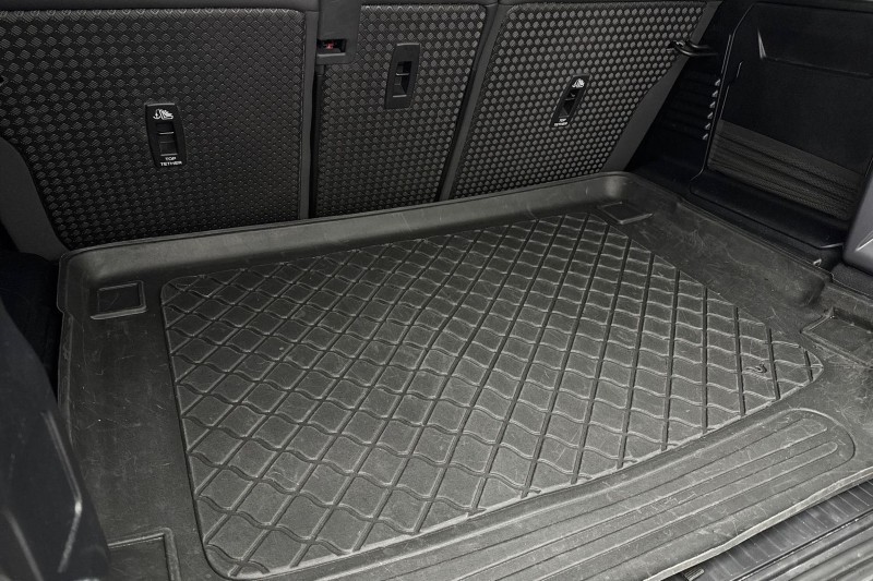 2022 (72) LAND ROVER DEFENDER 3.0 D300 X-Dynamic SE 110 5dr Auto 5048507