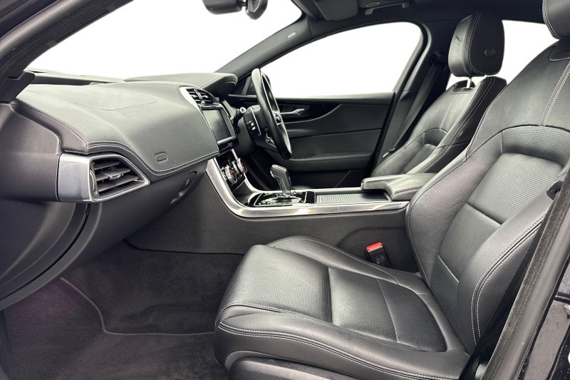 2021 (21) JAGUAR XE 2.0 P250 R-Dynamic Black 4dr Auto 5008831