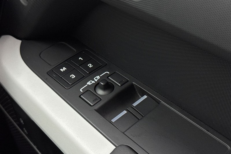 2023 (73) LAND ROVER DEFENDER 2.0 P300 X-Dynamic SE 90 3dr Auto 5036106