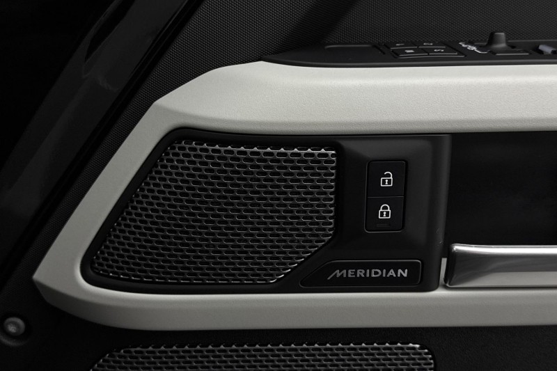 2023 (73) LAND ROVER DEFENDER 2.0 P300 X-Dynamic SE 90 3dr Auto 5036132