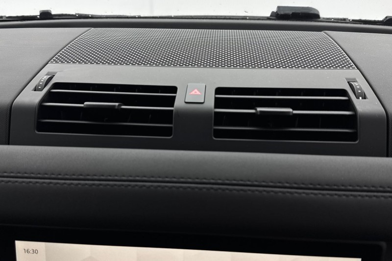 2023 (73) LAND ROVER DEFENDER 2.0 P300 X-Dynamic SE 90 3dr Auto 5036116