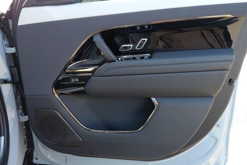 2026 (75) LAND ROVER RANGE ROVER SPORT 4.4 P635 V8 SV 5dr Auto 5332326