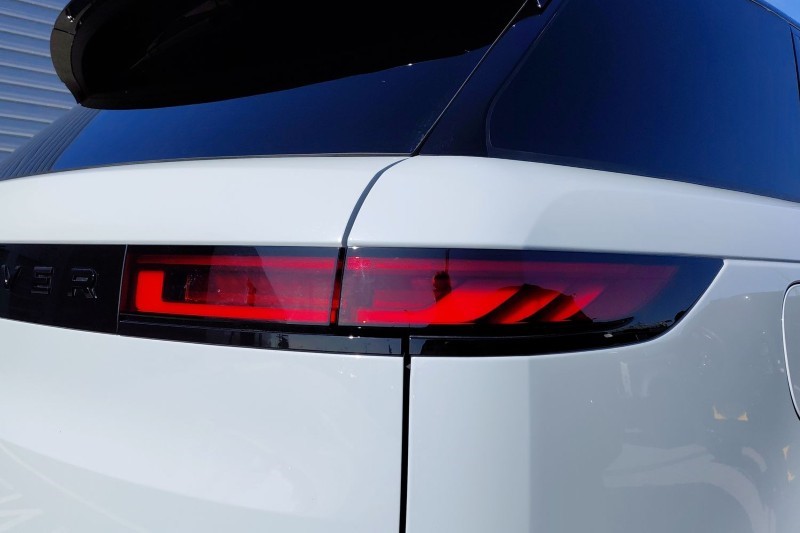 2026 (75) LAND ROVER RANGE ROVER SPORT 4.4 P635 V8 SV 5dr Auto 5332350