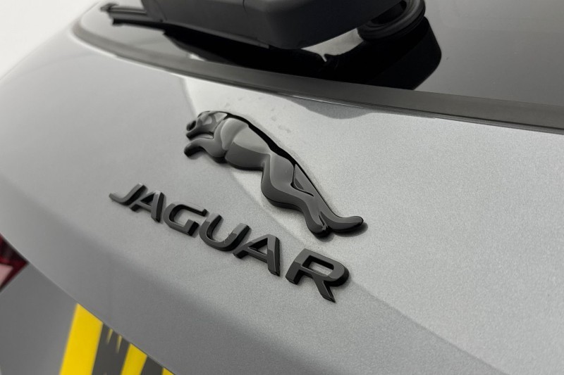 2022 (22) JAGUAR F-PACE 2.0 P400e R-Dynamic Black 5dr Auto AWD 5038917