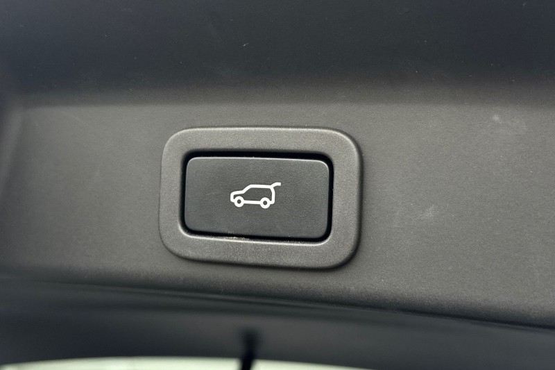 2022 (22) JAGUAR F-PACE 2.0 P400e R-Dynamic Black 5dr Auto AWD 5038912