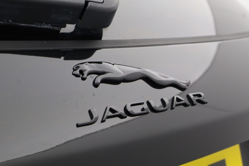 2024 (24) JAGUAR F-PACE 2.0 D200 R-Dynamic SE Black 5dr Auto AWD 5287023