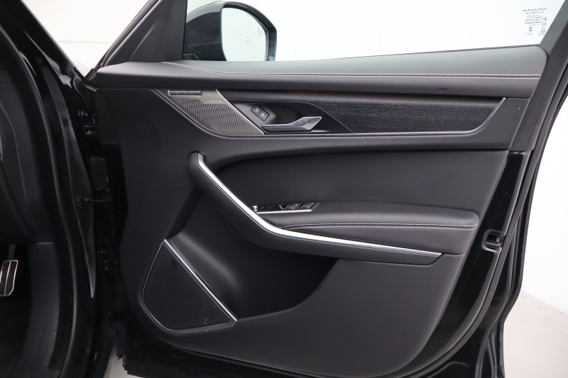 2024 (24) JAGUAR F-PACE 2.0 D200 R-Dynamic SE Black 5dr Auto AWD 5287030