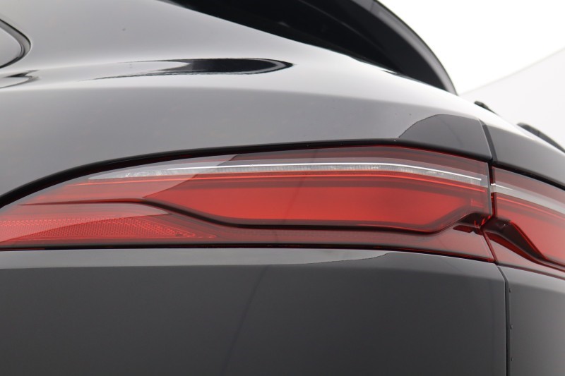 2024 (24) JAGUAR F-PACE 2.0 D200 R-Dynamic SE Black 5dr Auto AWD 5287022