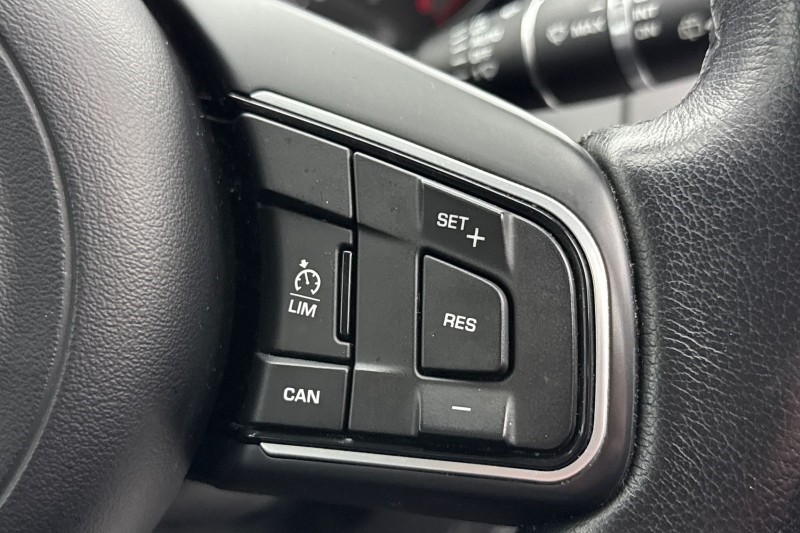 2020 (70) JAGUAR E-PACE 2.0d S 5dr Auto 5061250