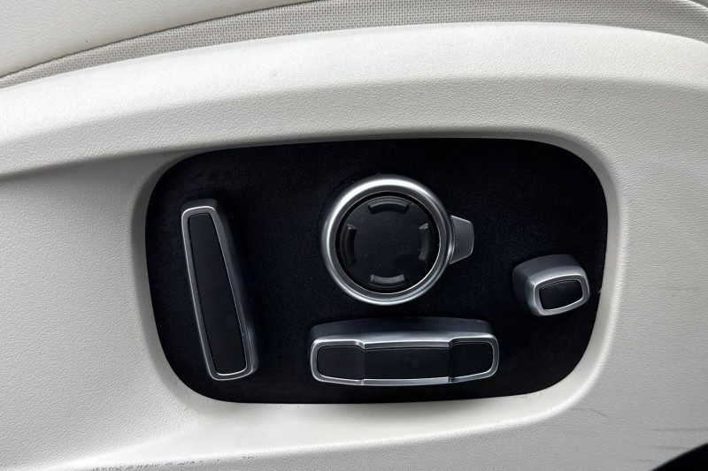 2024 (74) JAGUAR F-PACE 2.0 P400e R-Dynamic HSE Black 90th Anniv 5dr Auto 5044050