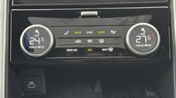 2026 (75) LAND ROVER DISCOVERY 3.0 D350 Metropolitan Edition 5dr Auto 5933987
