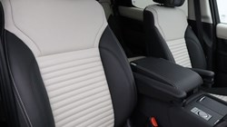 2026 (75) LAND ROVER DISCOVERY 3.0 D350 Metropolitan Edition 5dr Auto 5472625