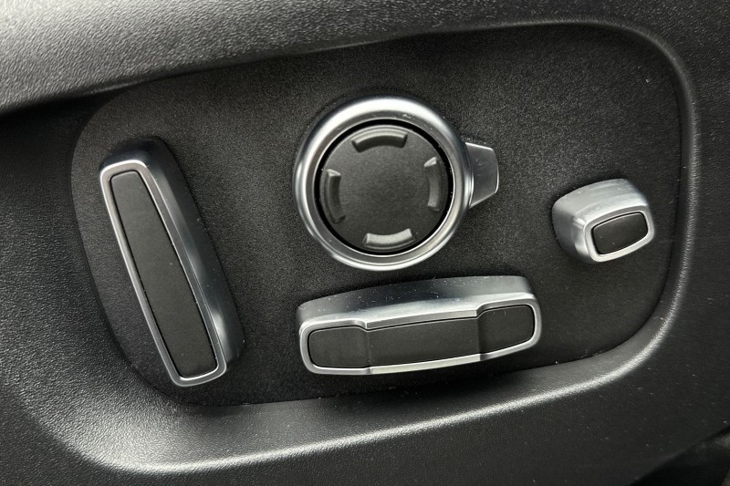 2025 (25) LAND ROVER RANGE ROVER VELAR 2.0 P400e Dynamic HSE 5dr Auto 5074260