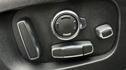 2025 (25) LAND ROVER RANGE ROVER VELAR 2.0 P400e Dynamic HSE 5dr Auto 5074260